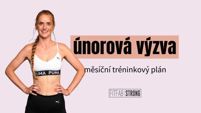 únorová výzva, měsíční tréninkový plán, žena v sportovním oblečení s úsměvem.