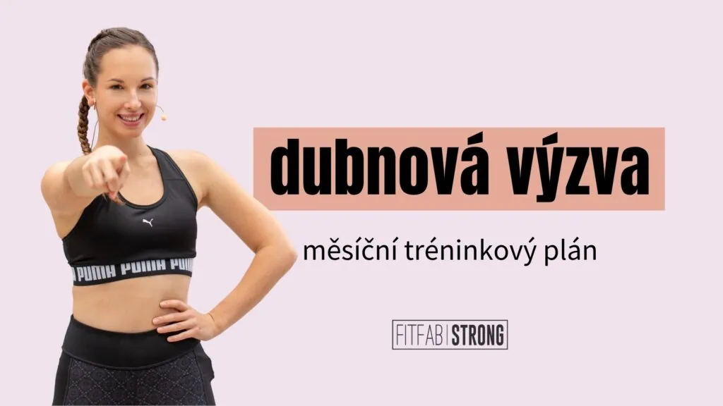 dubnová výzva, měsíční tréninkový plán, žena s úsměvem ukazuje prstem na diváka